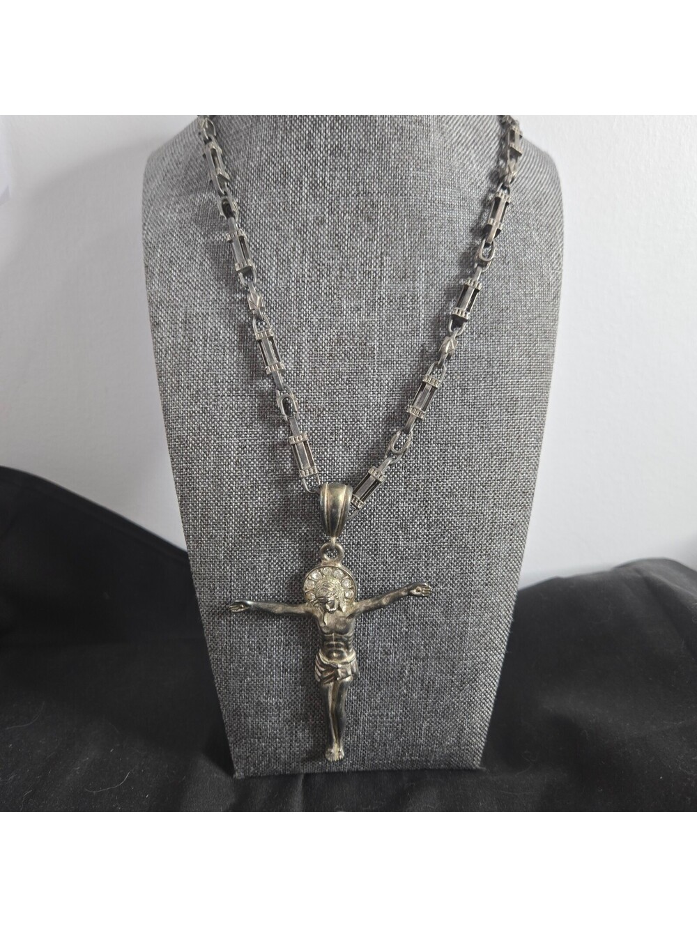 Vintage Rhinestone Halo Jesus Crucifix Pendant Silver Tone Statement Necklace